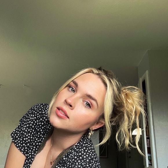 Meet your Posher, Hunter - Picture 1 of 4